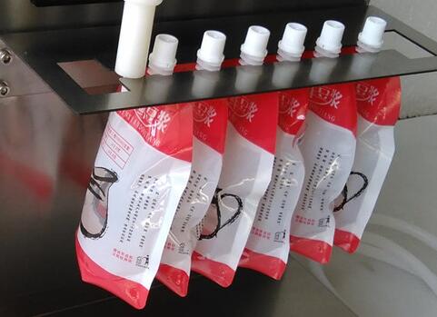 袋裝吸吸豆漿灌裝機灌裝示意圖